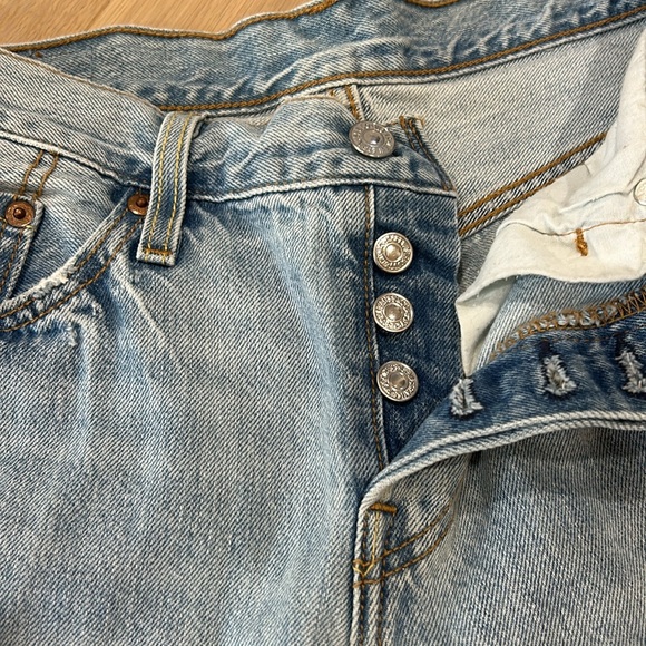 Distressed Vintage Levi’s Boyfriend Jeans. Size 26 - Picture 5 of 9